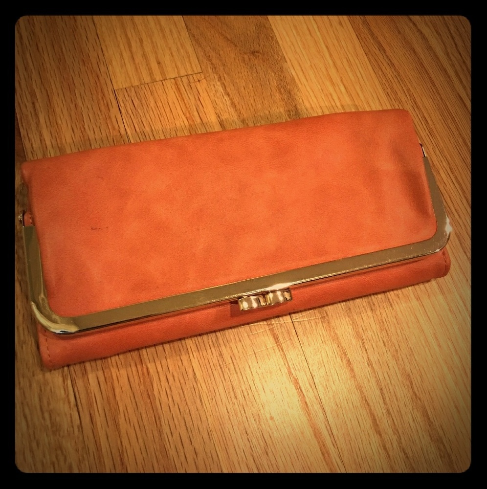 Clutch wallet
